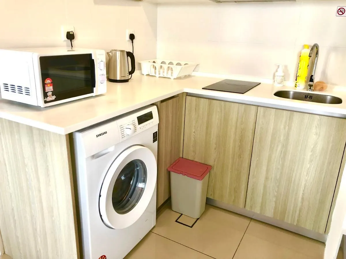 Tropicana 218 Macalister Netflix Unit By Blue Sky Holidays George Town 0*,