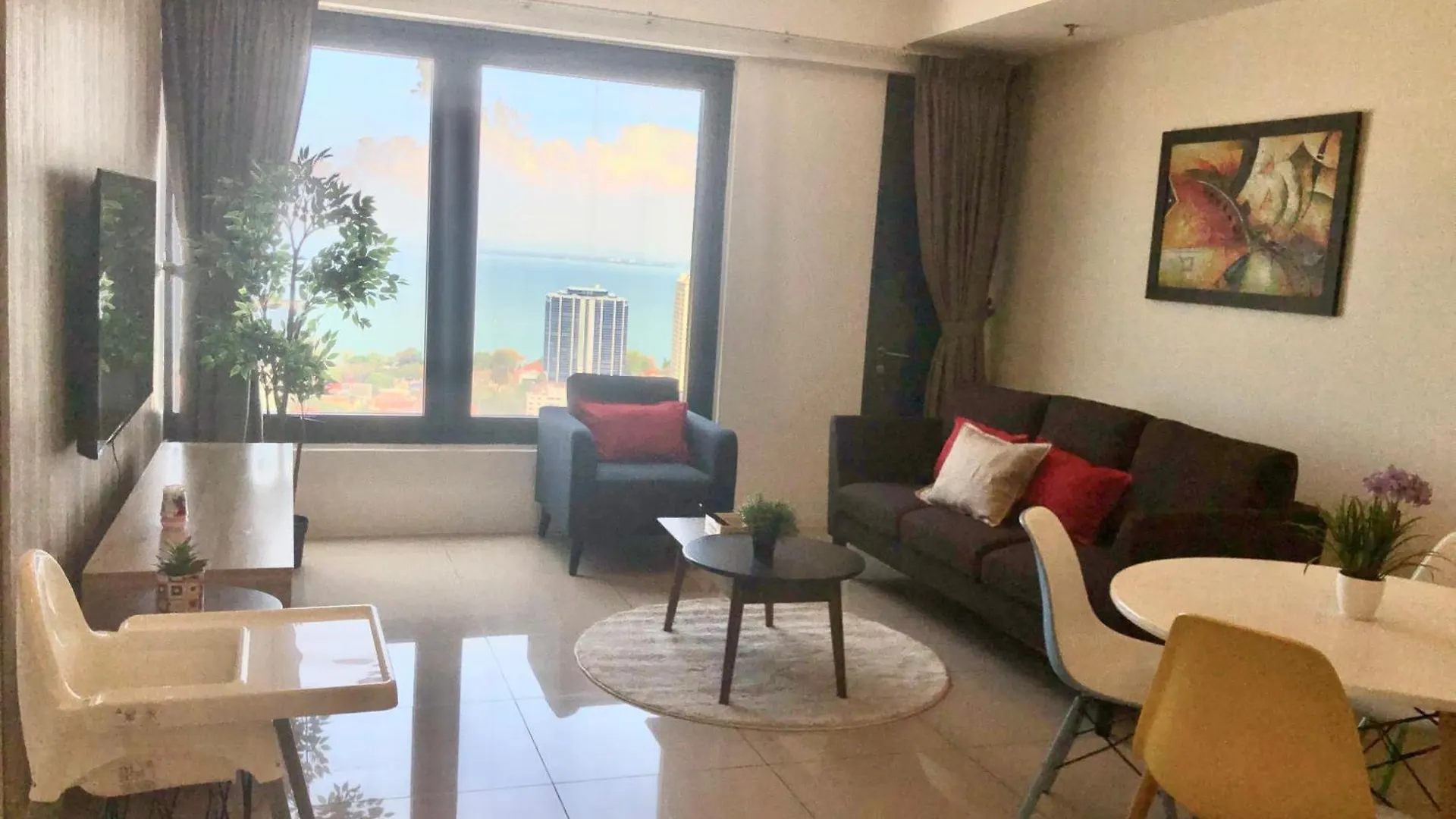 Tropicana 218 Macalister Netflix Unit By Blue Sky Holidays George Town